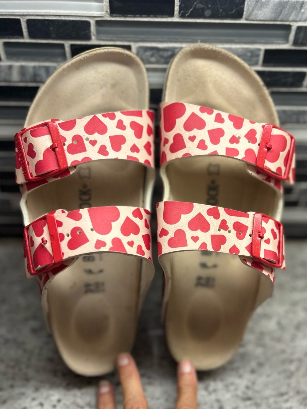 Birkenstock Arizona Women’s Cream Sandals with Red Heart Print size 8(39) - Picture 2 of 7